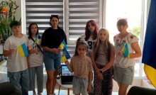 Під час години державності «У мирі й любові живи, Україно!» та вікторини «Моя єдина Україна», які проходили у Культурному просторі Торецької громади (м. Хмельницький), діти з Донеччини із захопленням поринули в історію, дізнаючись про важливі етапи становлення незалежності.