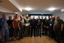 Вадим Філашкін та керівники й співробітники військових адміністрацій разом із нагородами