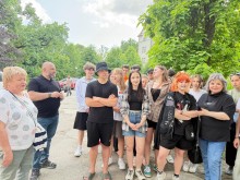 Представники облдержадміністрації разом з дітьми на території табору