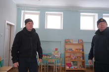 Представники ДСНС уважно оглядають пункти незламності.