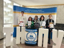 Команда учнів з Донеччини під час ІІІ етапу Всеукраїнської учнівської олімпіади з інформаційних технологій