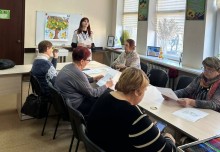 На заході «СНІД не вирок. Жага до життя» медикиня розповідає щодо проблем ВІЛ/СНІДу.