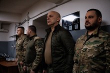 Вадим Філашкін, Олександр Фацевич, Олексій Білошицький, Микола Матвієнко та Олександр Малиш вітають патрульних поліцейських