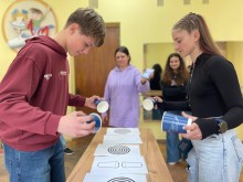 Діти виконують завдання квесту