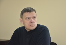 Учасник Семен засідання комісії з визначення підприємств, установ і організацій, які є критично важливими