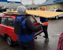 Благодійна організація благодійний фонд «ЯНГОЛИ СПАСІННЯ» забезпечує населення, яке постраждало внаслідок військових дій, продуктовими наборами, будівельними матеріалами та питною водою