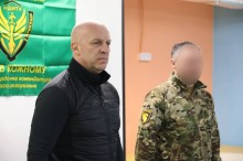 Вадим Філашкін нагороджує прикордонників