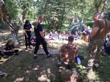 Бійці «Азов» проводять заняття з підлітками, учасниками вишколу «Січ незламних»