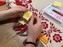 Вишивка восьмикутної зірки в процесі роботи.