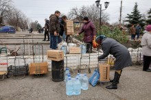 Представники Благодійної організації Благодійного фонду «GLOBAL EMPOWERMENT MISSION» GEM на постійній основі забезпечують мешканців Донеччини продуктовими наборами та питною водою, самостійно доставляючи допомогу у найвіддаленіші куточки області