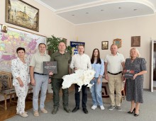 Делегації обмінюються подарунками