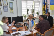 Освітяни Бахмутського центру професійно-технічної освіти під час відвідин їх закладу Голдою Віноградською