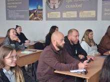 Слухачі опановують теоретичні знання