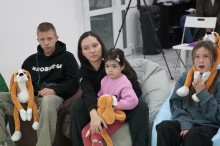 На занятті з психологічної підтримки дітей, які пережили травматичні події, пов’язані з війною, за допомогою Хібукі-терапії.