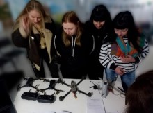 Мешканці Донеччини вивчають складову фпв-дронів