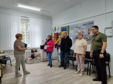 Керівники стукрутний підрозділів облдержадміністрації в приміщенні центру підтримки переселенців
