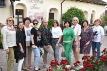 Команда ГО «Студія громадських жіночих ініціатив» та волонтерки організації.