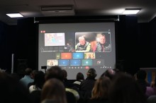 На великому екрані показано дистанційно підключених учасників