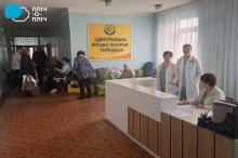 Хол центральної міської лікарні Торецька, релокованої на Житомирщину.