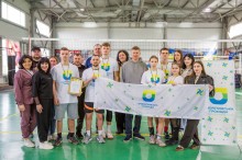 Команда Очеретинської громади з прапором громади