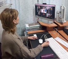 Заступник начальника соціального захисту населення Покровської міської військової адміністрації Наталія Гнатенко під час обговорення рішень для підтримки звільнених з полону, важкопоранених військовослужбовців та членів їх сімей.