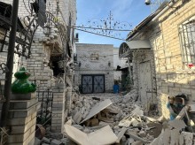 Зруйнований будинок після ворожого обстрілу