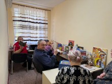 Для мешканців закладу в бібліотеці інтернату відкрили книжкову виставку «Україна. Все, що робить нас українцями»
