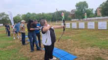Ветерани під час стрільби з лука у межах програми відновлення