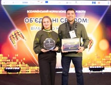 Представники молодіжної ради при ОДА з отриманою нагородою