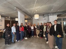 Учасниці тренінгу з візитом у міський молодіжний центр "Молодвіж" у Львові