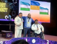 Переможець змагань Антон Крюков на п’єдесталі пошани разом із суперниками