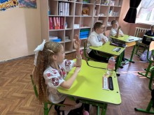 Учні Донеччини під час Першого уроку "Мова гідності - мова нескорених"