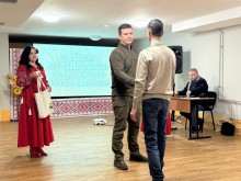 Юрій Ключка вручає відзнаки облдержадміністрації аграріям Новодонецької та Олександрівської громад