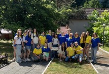 Спільне фото дітей у оздоровчому комплексі «Перлина Донеччини»