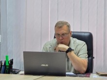 Олександр Шевченко за ноутбуком головує під час заходу
