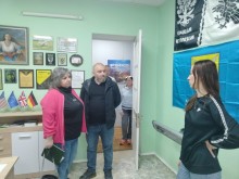 Члени робочої групи з командою центру життєстійкості