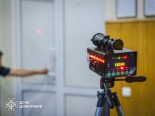 Стабілізаційний пристрій Scorp’EYE. Цей прилад проводить постійний моніторинг навіть найменших коливань небезпечних елементів зруйнованих будівель і миттєво сповіщає про загрозу.