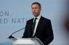 Сергій Корецький виступає під час засідання Економічного форуму