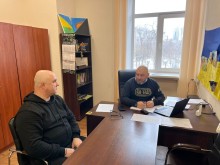 Начальник управління з питань ветеранської політики облдержадміністрації Артур Насібян разом із Андрієм Карандою, помічником начальника з питань ветеранської політики ГУНП у Донецькій області, розповідає про проведення роботи з  надання допомоги та забезпечення державними і додатковими соціальними гарантіями ветеранів війни, військовослужбовців, сімей загиблих