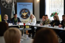 Учасники Всеукраїнської науково-практичної конференції з національно-патріотичного виховання під час пленарного засідання