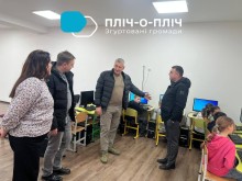 Начальник Сіверської МВА Олексій Воробйов оглядає комп'ютерний клас