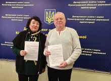 Директор департаменту освіти і науки Донецької облдержадміністрації Ігор Гаєвий та директорка департаменту освіти і науки Кіровоградської облдержадміністрації Ельза Лещенко.