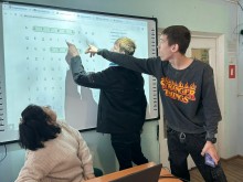 Учні грають у гру в слова