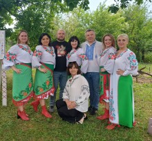 Спільне фото представників громади у вишиванках
