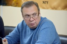 Олександр Шевченко бере участь у засіданні з керівництвом громад