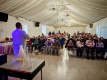 Діти-переселенці під час заходу "Різдвяне диво".