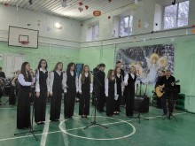 Вокалісти співають під акомпанемент гітари