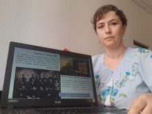 Представниця Українського інституту національної пам'яті проводить історичний ексурс для молоді та мешканців області