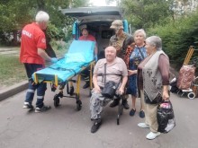 Евакуація підопічних Центру надання соціальних послуг Святогірської міської ради, житло яких зруйновано внаслідок обстрілу