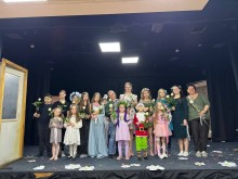 Вихованці Донецького обласного палацу дитячої та юнацької творчості під час майстер-класу з акторської майстерності.